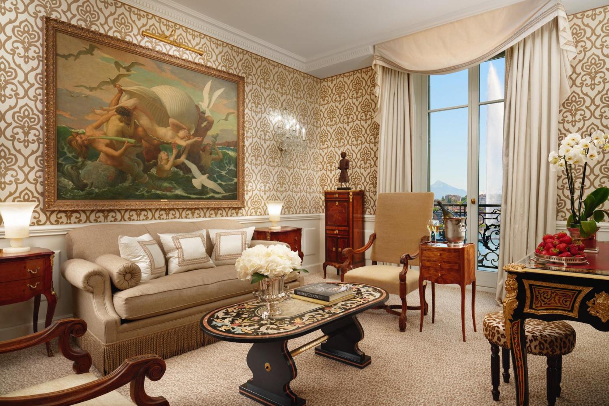 Bellevue Suite Lake View